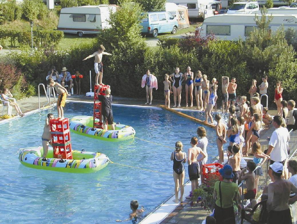 Schwimmbadspiele